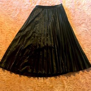 Black pleaded long skirt